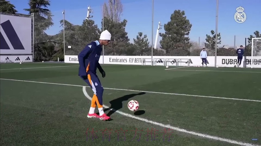 阿隆索:姆巴佩情况好多了 训练后会看他准备情况 阿隆索:姆巴佩情况好多了 训练后会看他准备情况